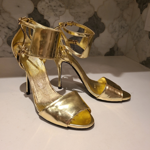 Gucci Metallic Gold Leather Sandals with Ankle Strap 10B - Picture 4 of 15